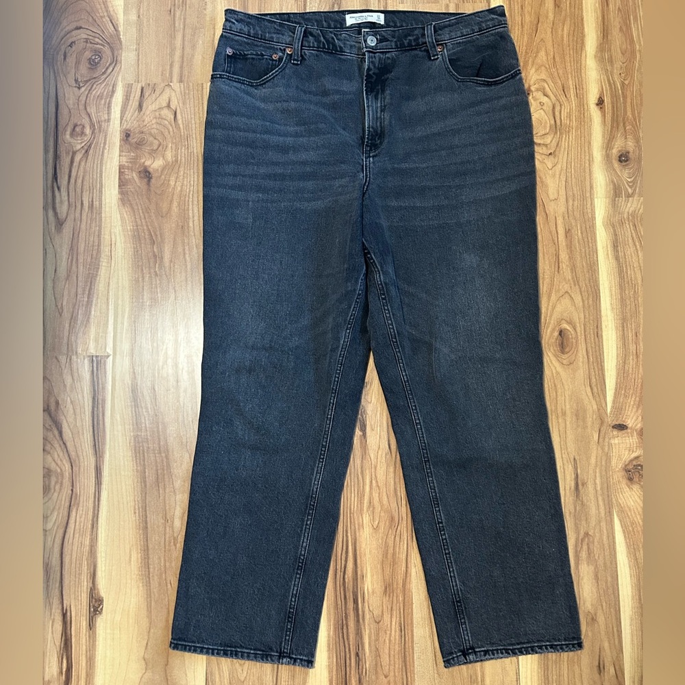 Abercrombie Curve Love Ultra High Rise 90’s Straight